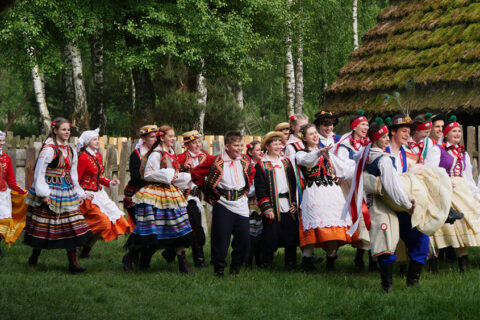 Wizyta Zespołu Pieśni i Tańca „Ziemia Leżajska” w Parku Etnograficznym Muzeum Kultury Ludowej w Kolbuszowej